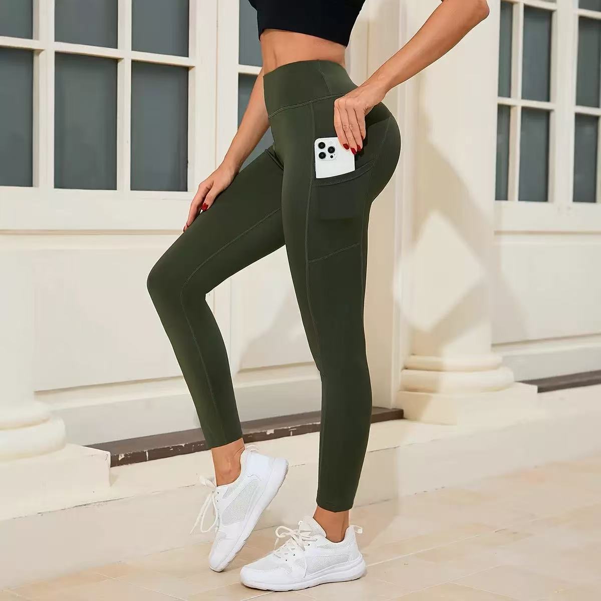 High-Waisted SculptFit Leggings with Side Pocket – Comfort Meets Convenience